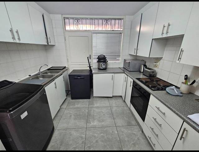 2 BEDROOM APARTMENT FOR SALE IN ESSENWOOD